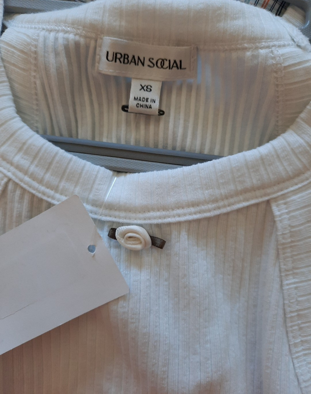 urban social xs white ribbed tank flower accent nwt msrp $19.97